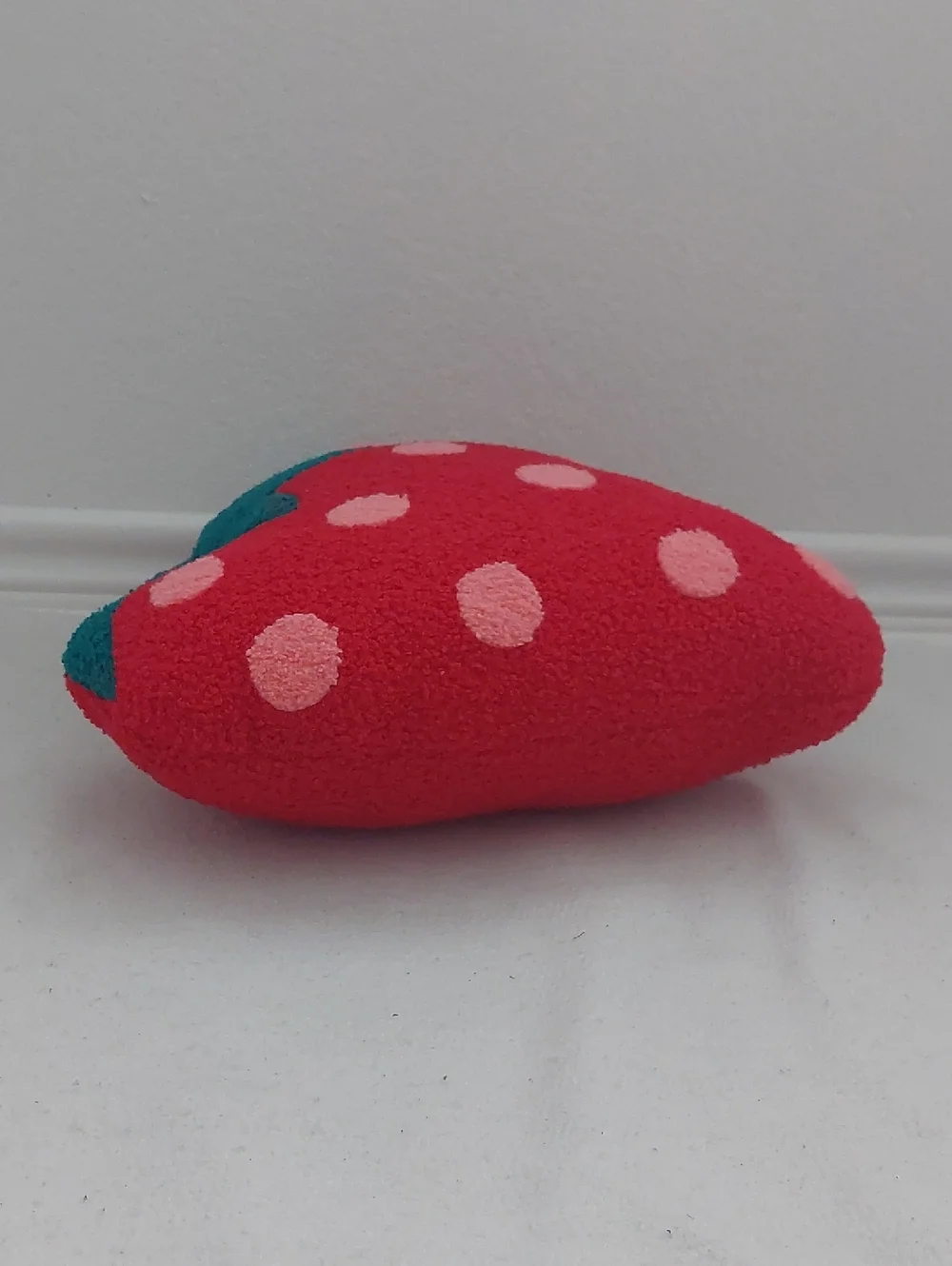 Decorative Strawberry Shaped Throw Plush Pillow NWT